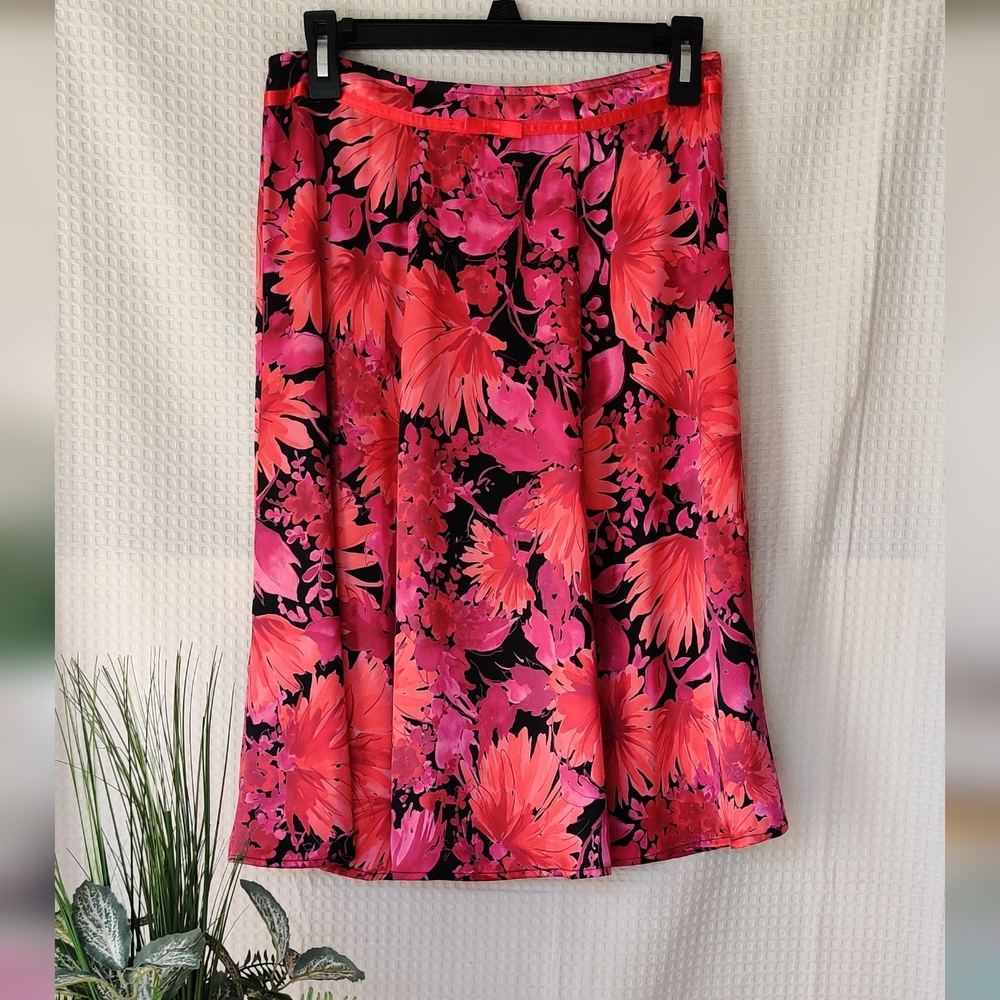 Notations Women's Magenta and Red Floral A-Line Skirt. Size Small